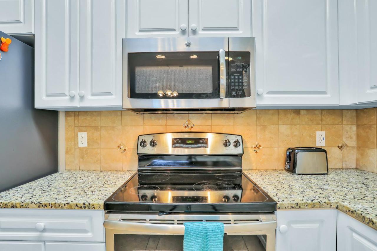 Oceanwalk Condos Bethune Beach Extérieur photo