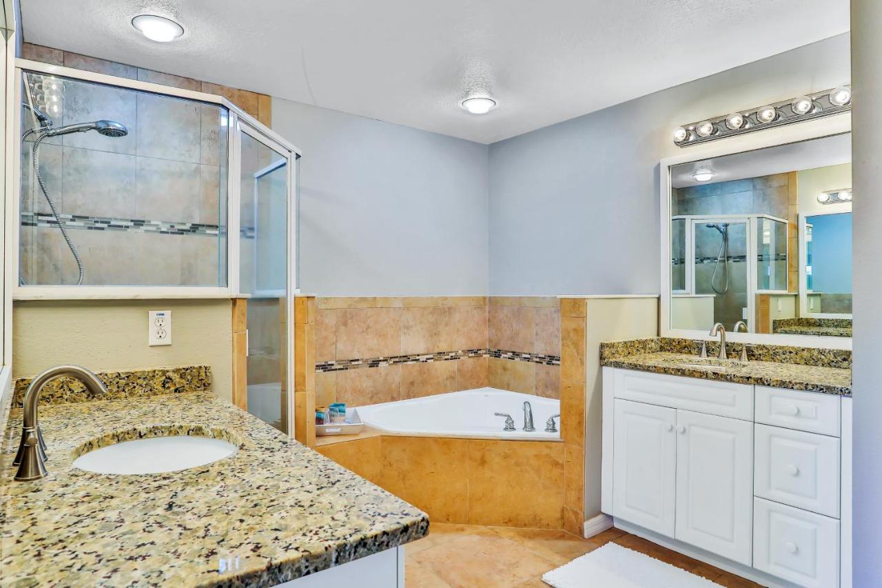Oceanwalk Condos Bethune Beach Extérieur photo