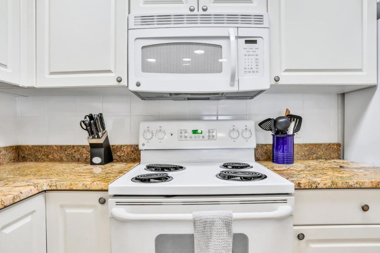 Oceanwalk Condos Bethune Beach Extérieur photo