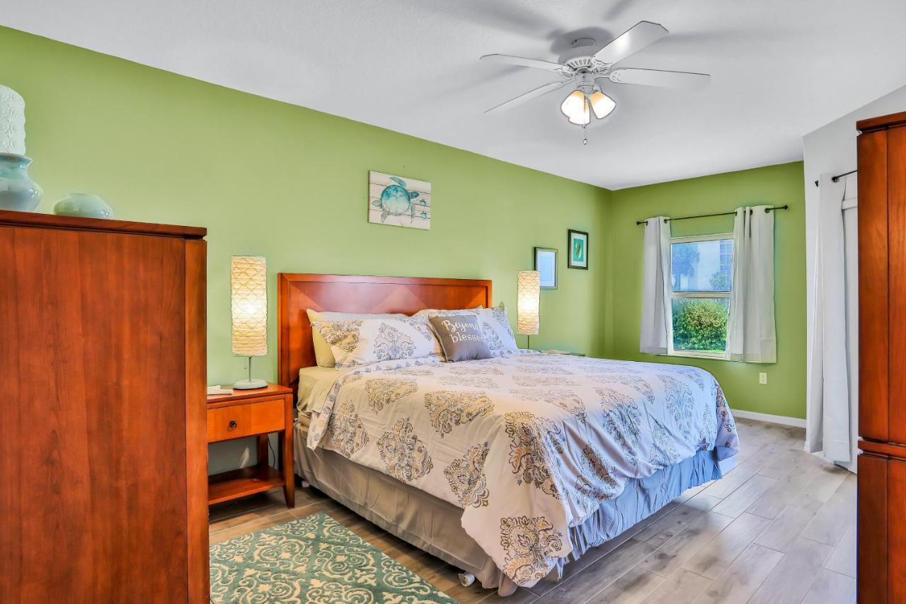 Oceanwalk Condos Bethune Beach Extérieur photo