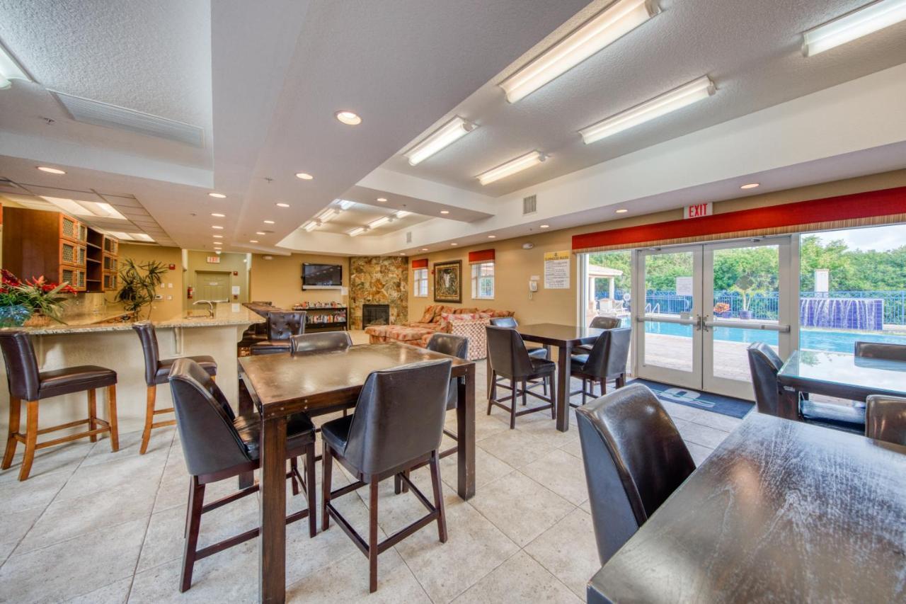 Oceanwalk Condos Bethune Beach Extérieur photo