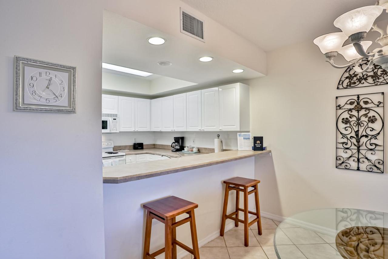 Oceanwalk Condos Bethune Beach Extérieur photo